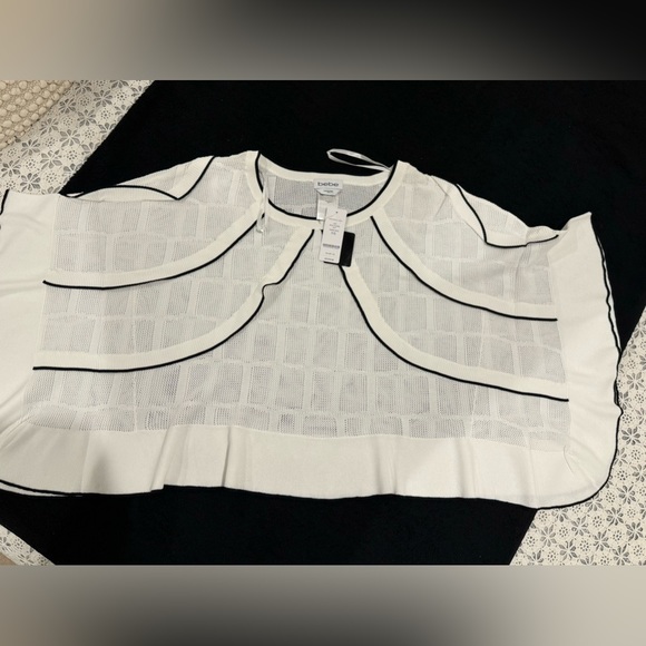 Bebe Boat neck Ruffles Hollow Out fluttered pullover shirt Size Small Petite - Picture 4 of 12